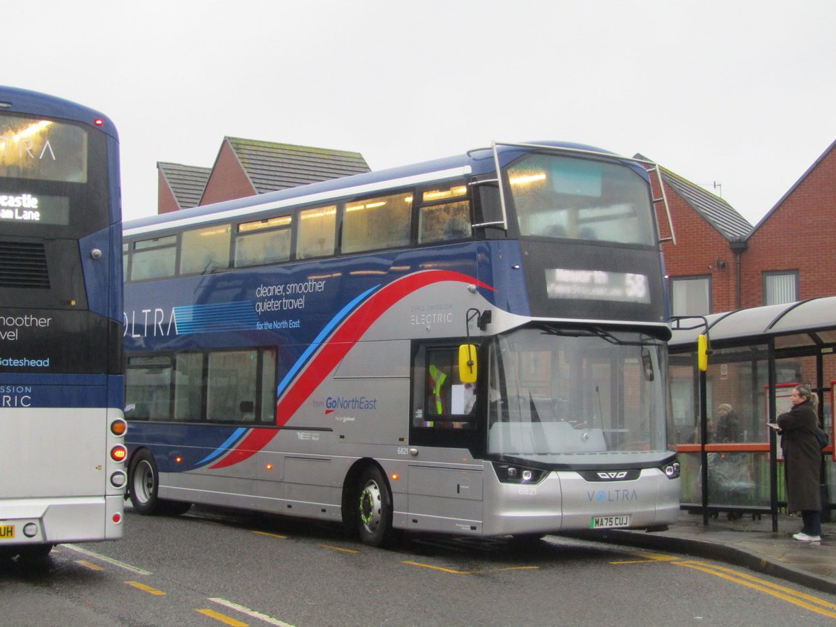 EM81tw's tweet photo. The first 'new' new buses to hit East Gateshead since 2013..?

Three of seven new GNE Voltra Electroliners pictured on the 58 between Newcastle and Heworth (as well as the 57 on Sundays when both routes interwork) https://t.co/3oHYP6wxPz