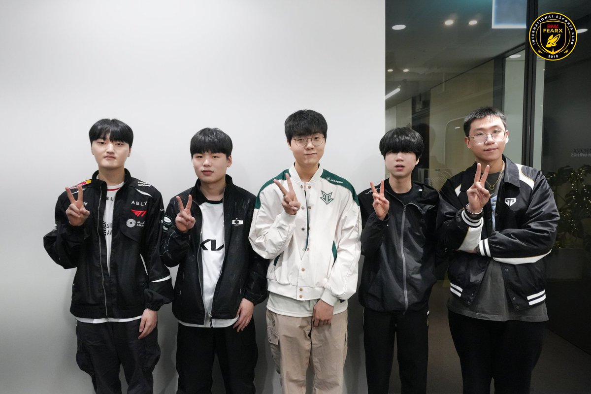xdonutchorusx's tweet photo. advanced to play-ins &amp; playoffs, congrats #TEAMADC 👏🏻 https://t.co/FsM7T7xwl7