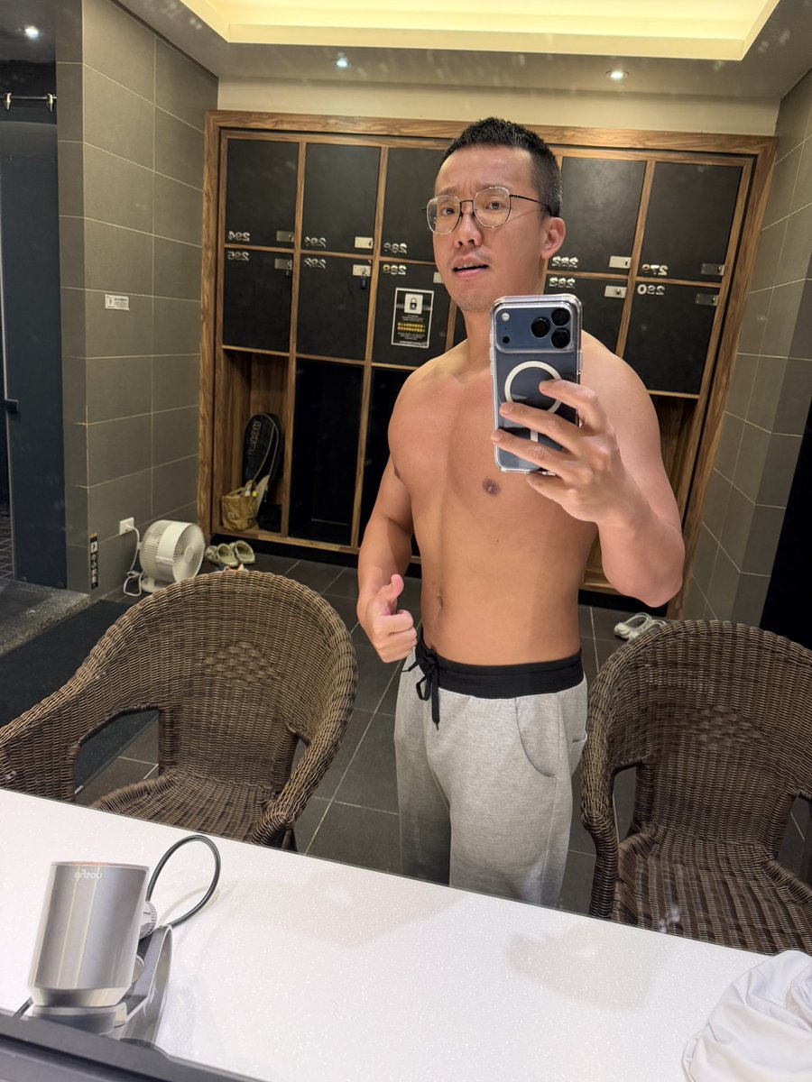 Mini Wolf tweet media