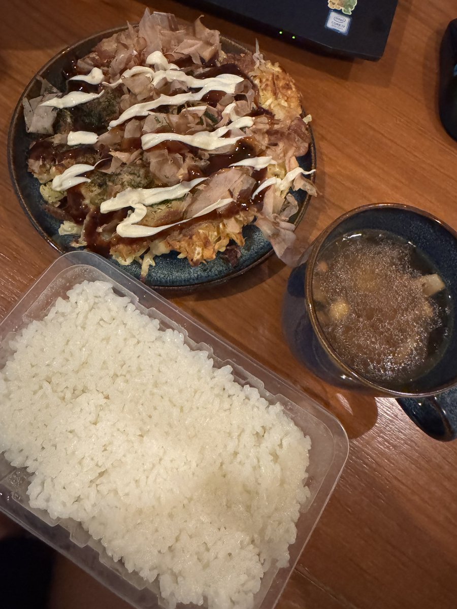 今日の晩御飯はお好み焼き定食