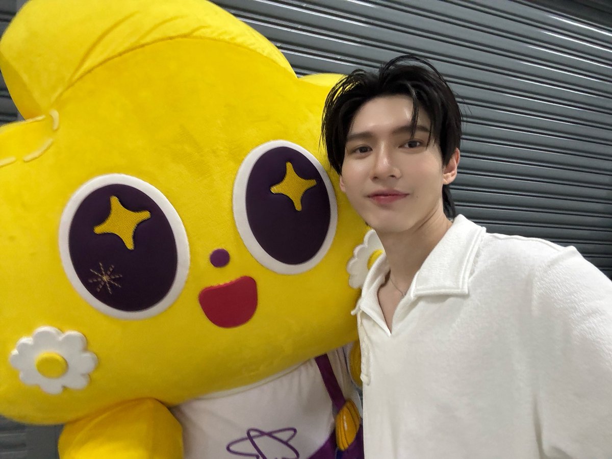tnbau1's tweet photo. ขอบคุณทุกคนมากๆนะครับ คิดถึงท��กคนมากๆเลย รู้สึกว่าไม่ได้เจอกันแบบนี้นานมากๆ แต่ยังไงก็ได้เจอกันละ ขอให้ทุกคนมีความสุขนะครับ แล้วก็เป็นกำลังใจให้ในก��รทำสิ่งต่างๆในปีนี้นะ ขอบคุณทีมหน้าจอด้วย ขอให้ได้มีโอกาสเจอกันบ่อยๆนะครับ วันนี้ได้กำลังใจซ้อมคอนแล้ว เจอกันนะค้าบ รักทุกคนครับ 

AOUBOOMCERI FS WITH DAILY

#สนามอ่านเล่น2026xAouBoom