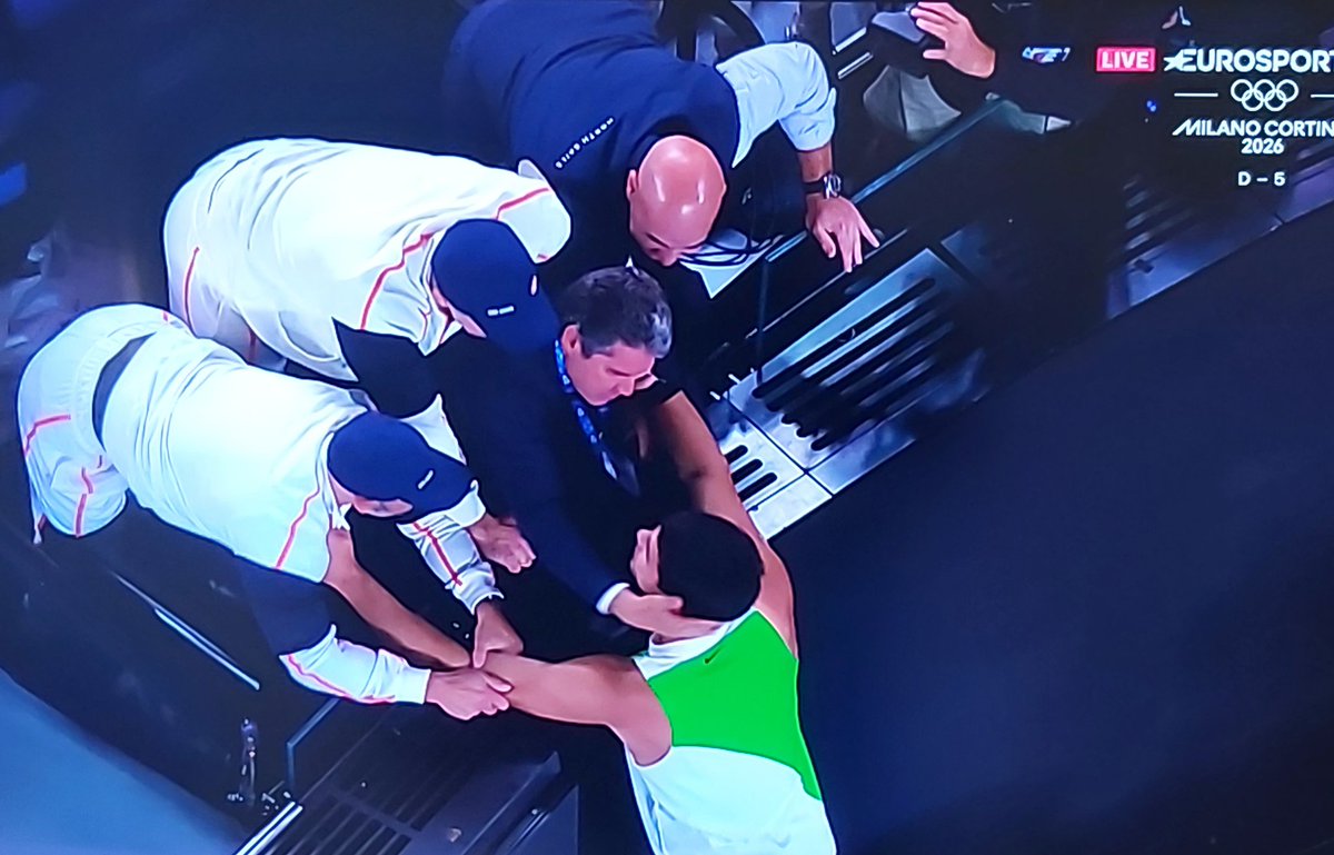 Muy grande, <a href="/carlosalcaraz/">Carlos Alcaraz</a>. ¡Felicidades! Tu primer @AustraliaOpen y el jugador más joven en ganar los cuatro grandes. Orgullo español 🇪🇸.

Y más ante un rival, <a href="/DjokerNole/">Novak Djokovic</a>, que es leyenda del #tenis

#AusOpen