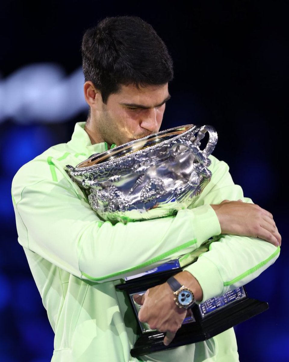 Alcaraz, con 22 años, ha igualado el número de Grand Slams de McEnroe.

¡Con 22 años!

Obvio que Carlos va a ser uno de los mejores de la historia, la pregunta es en qué puesto lo hará.