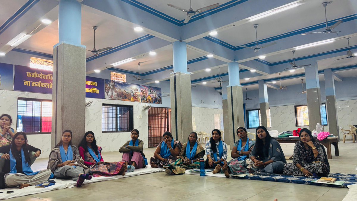 जगदलपुर | छत्तीसगढ़ | बुनियादी शिविर 
 महिला नेतृत्व और बदलाव की शुरूवात के नाम 
.
.
#ShaktiAbhiyan #WomenInPolitics #Chhattisgarh