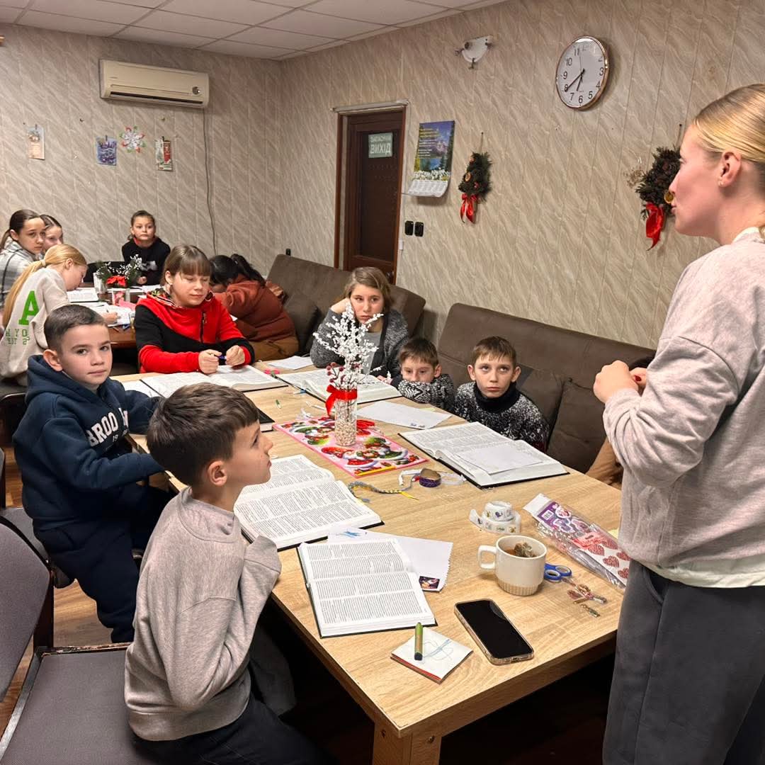 HFoundation2025's tweet photo. Domik Kamianske: Women’s &amp; kids’ gatherings back! Women shared lessons &amp; activities; children learned the Prodigal Son &amp; crafted dream homes. Healthier snacks brought smiles (mostly 😄)
Thank you, Heartstone Family, for steady spaces of care &amp; normalcy. 💙💛 #HeartstoneFoundation https://t.co/fE9zfHVySg