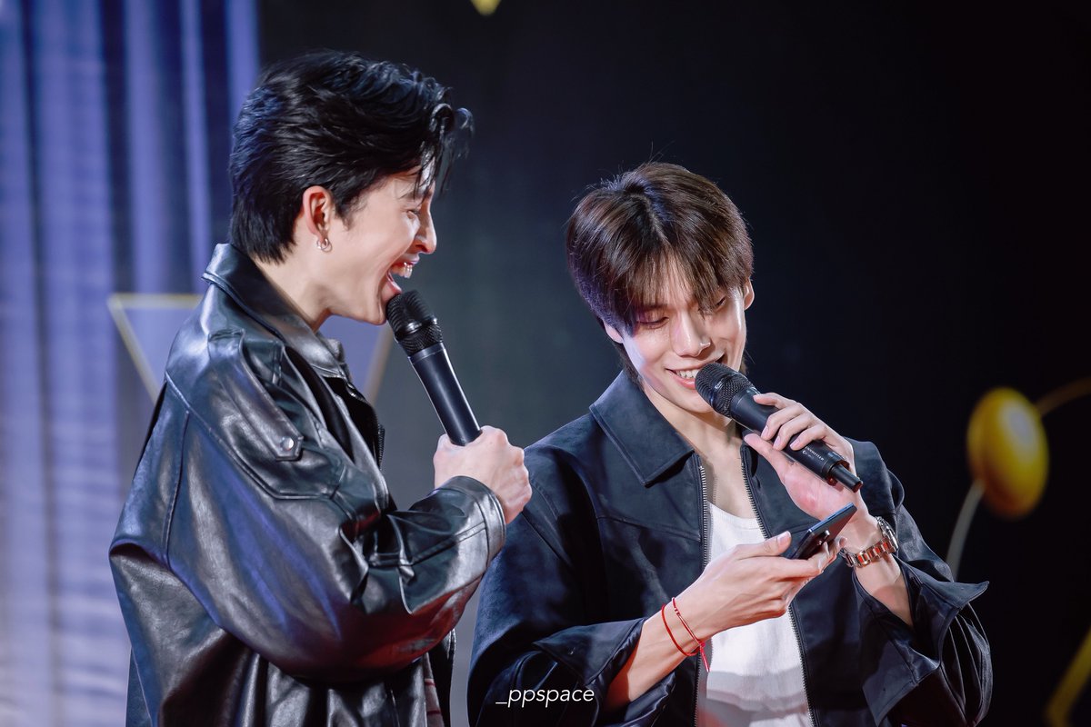 myspace_bs's tweet photo. ภูวินบอกดูรูปนี้มา 2-3 วันก็คิดว่าจะลงแฮปได้มั้ย มันจะจิ้นไปไหม แล้วก็ดูกันสองคน บอกเปนรูปที่ไว้แกล้งทุกคน

THE GOOD YEAR OF POND
#Happy25thPondDay
#ปอนด์ภูวินทร์ #ppnaravit @ppnaravit #phuwintang @phuwintang https://t.co/zBbC9BKo91