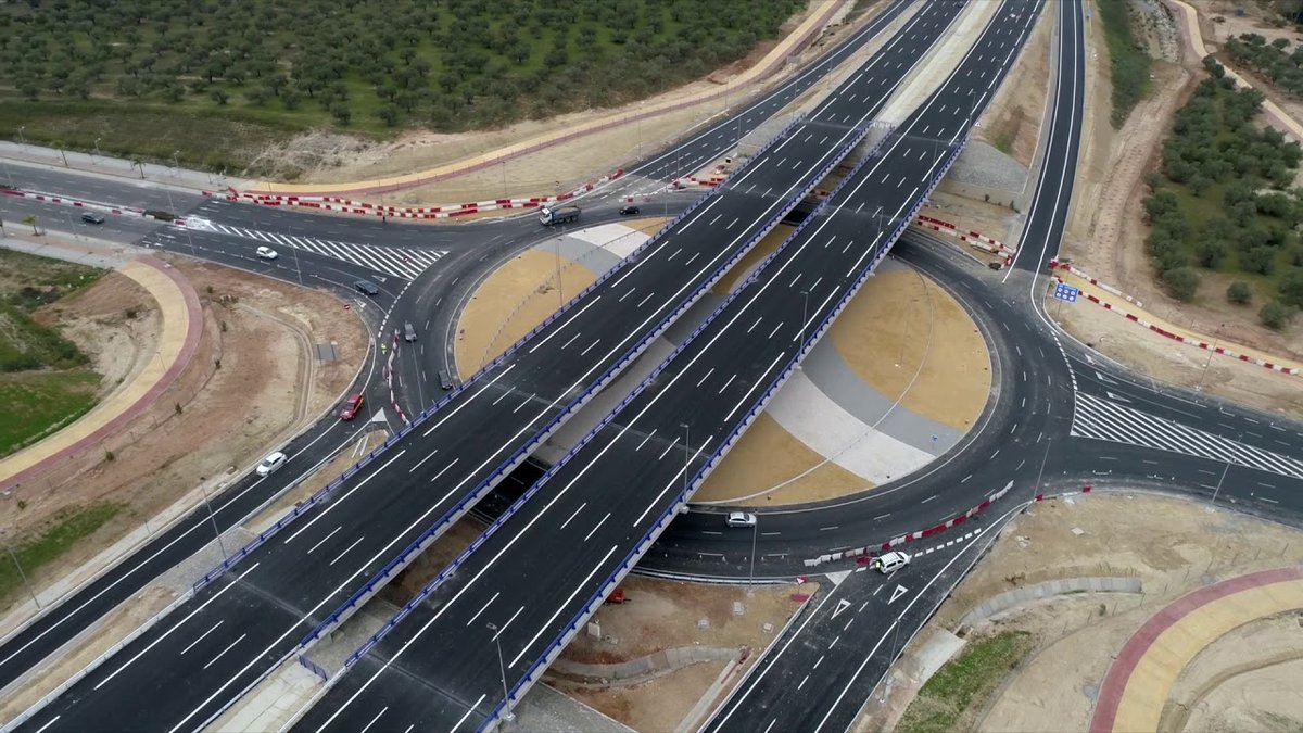 Jujonomi87's tweet photo. Como sevillano estoy absolutamente cansado de cómo los políticos prorrogan y corrompen los proyectos pendientes de Sevilla desde hace décadas. Incumplimientos continuos que lastran el avance de la ciudad ante el conformismo de la sociedad civil. Resumen de la situación a 2026⬇️ https://t.co/9N1ZGoGzJL