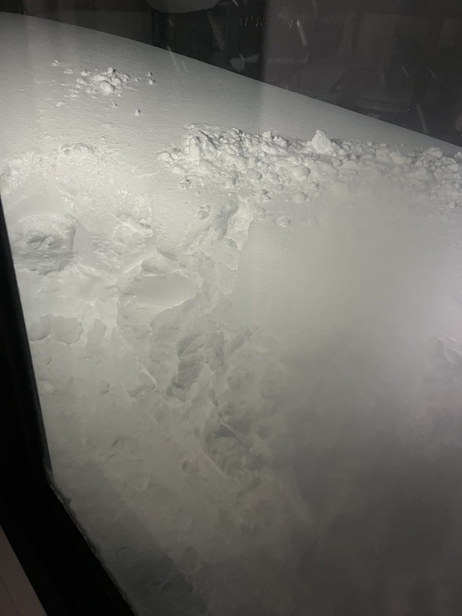 いやー
今年の降雪量やばすぎる
雪捨てるとこないし
入り口が数センチで、埋もれそうになってるし
まぢむり