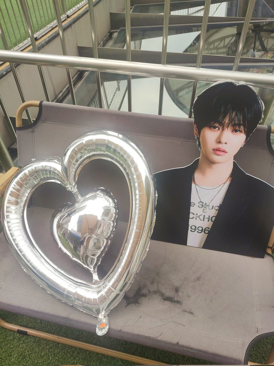 eliohyaa•°•✯°~• tweet media