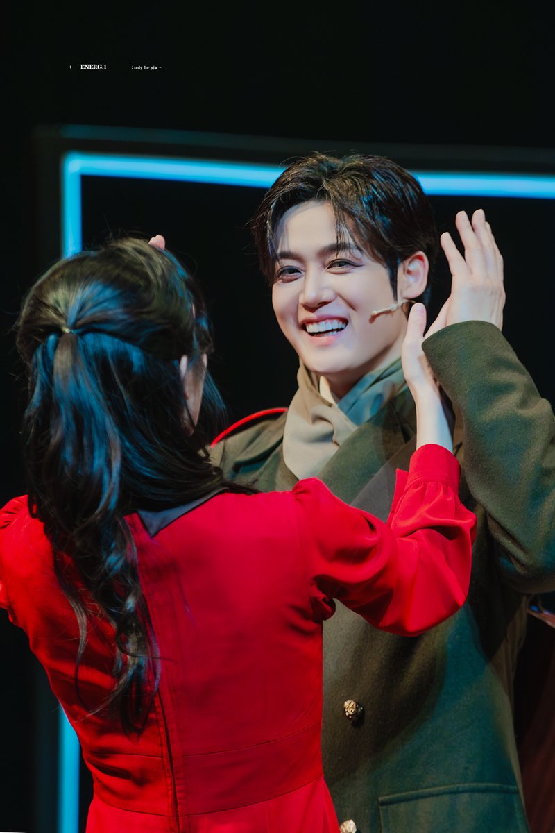 _enerG1's tweet photo. 🖤
260201
미드나잇 - 액터뮤지션 무대인사 포토타임 
양지원 비지터

겟잇뷰티  (미드나잇 ver.) https://t.co/C8ryAfbNVU