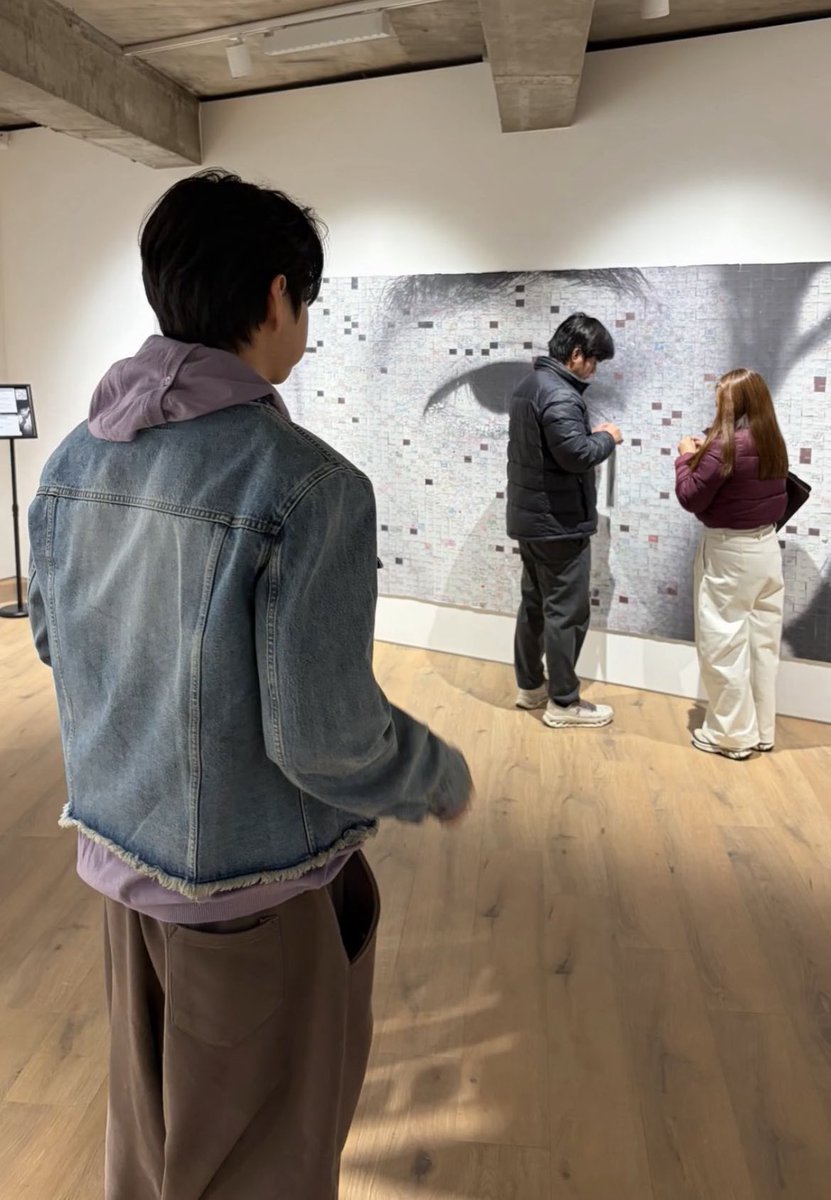 KIM TAEHYUNG OF BTS LITERALLY BEHIND THEM 😭