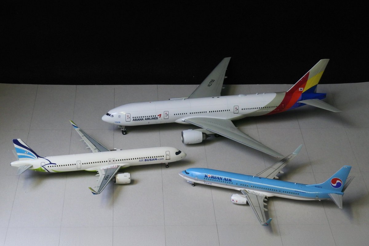 ハセガワ 1/200 777-200ER 完成
いつか作ってみたかったアシアナ塗装です。韓国エアラインの面々…眼福です
#旅客機プラモ
#旅客機プラモフェスin名古屋26