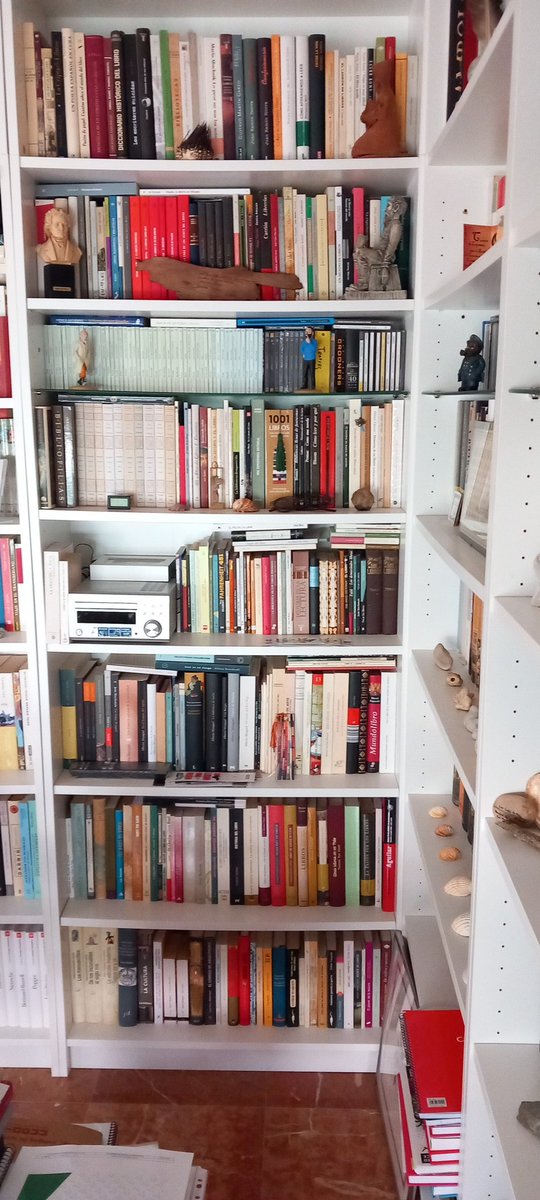 BrenesRendon's tweet photo. @Newcastleedic Te envío foto de mi estante de libros sobre libros, algunos ya he visto que compartimos. https://t.co/6fSfEDNxNY