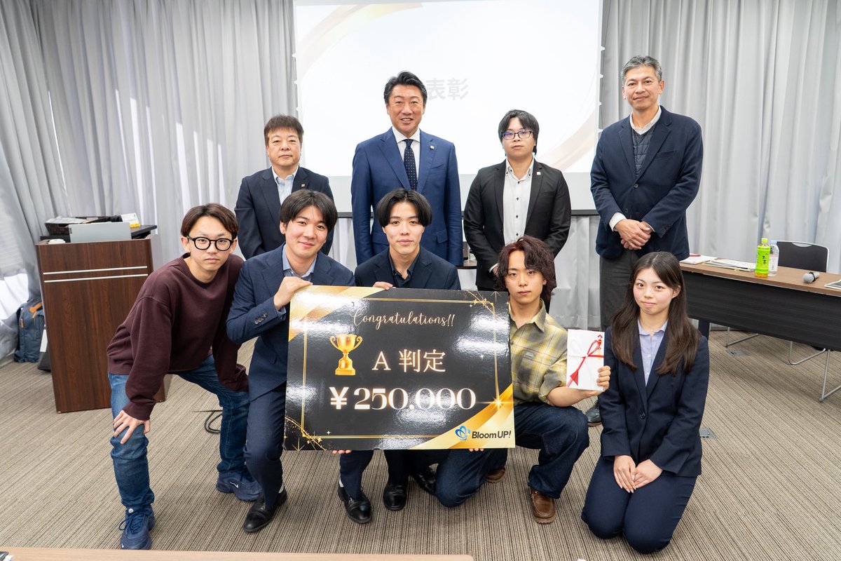 mignonne_thai's tweet photo. 昨年11月に参加させていただいたB-Lab
実際の企業の課題に挑む1ヶ月間を通して世の中に求められる事業を作ることや、チームを組んで課題解決に挑む事を学びました。

ガクチカを超えて、ビジネススキルを身につけられた貴重な経験でした！

@BloomUp171770 https://t.co/TtfntLx35K