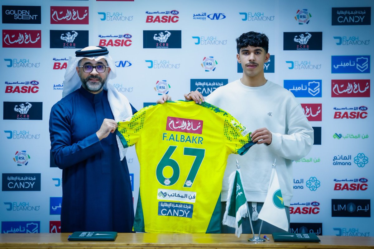 Khaleejclub's tweet photo. بحضور الرئيس التنفيذي علي المحسن «فيصل البكر» خلجاوياً لمدة ثلاث أعوام ونصف ✍️

#شتوية_الخليج 🦅 https://t.co/9H5QMsOuC4