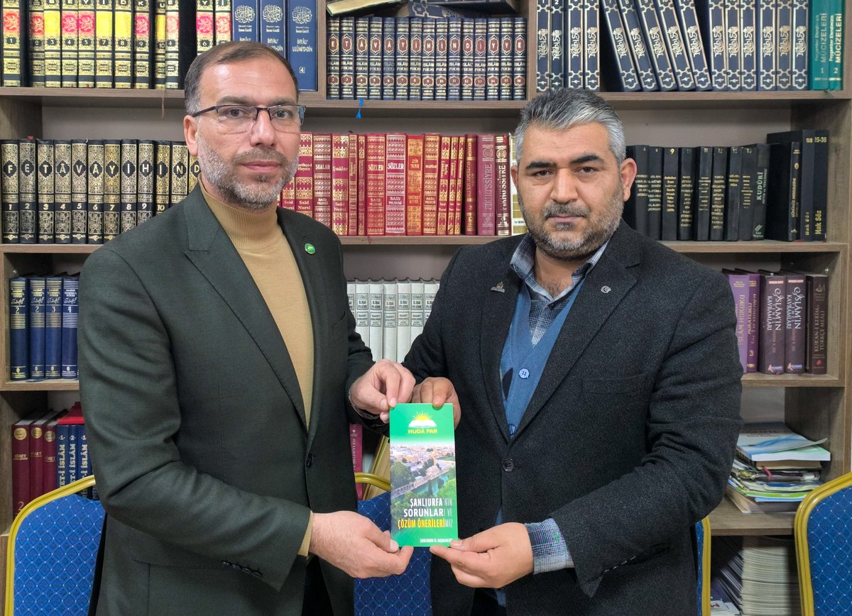 FarukPolat_'s tweet photo. Anadolu Gençlik Derneği (AGD) Şanlıurfa Şube Başkanı Ramazan Güner ve Milli Genclik Vakfı (MGV) Şanlıurfa Şube Başkanı Fevzi Çelik'i ziyaret ettik.

Ziyaretimizde; Şanlıurfa’nın sorunları ve çözüm önerilerini ele aldığımız Şanlıurfa Özel platformumuz hakkında bilgilendirmelerde bulunarak, bu kapsamda hazırladığımız “Şanlıurfa’nın Sorunları ve Çözüm Önerilerimiz” kitapçığını kendilerine takdim ettik.

Nazik misafirperverlikleri ve hediye ettikleri Merhum Prof. Dr. Necmettin Erbakan’ın Davam adlı eseri için kendilerine teşekkür ediyorum.

@HurDavaPartisi
@HudaPariletisim
@gnrramazan
@agdsanliurfa
#Şanlıurfa