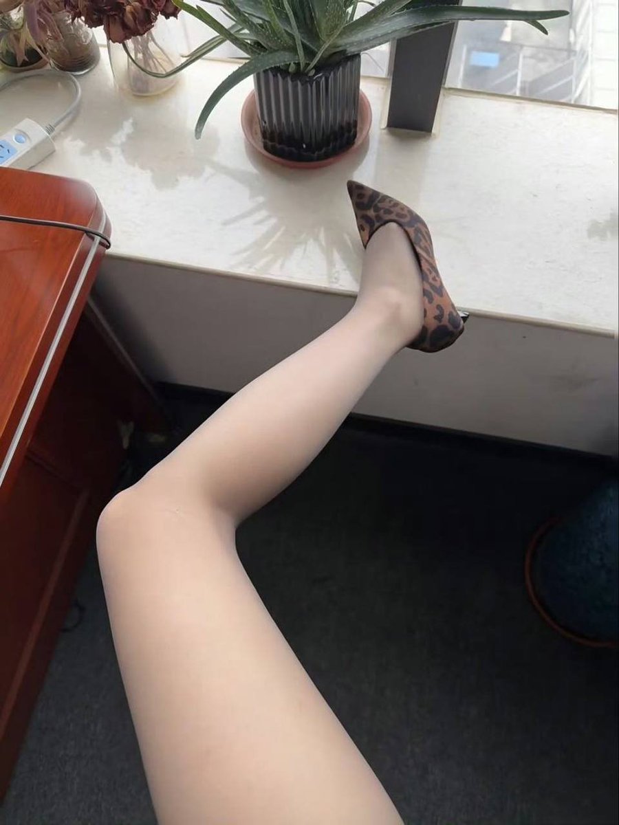 新年看看腿，顺风又顺水，祝各位哥哥弟弟桃花朵朵，长乐未央