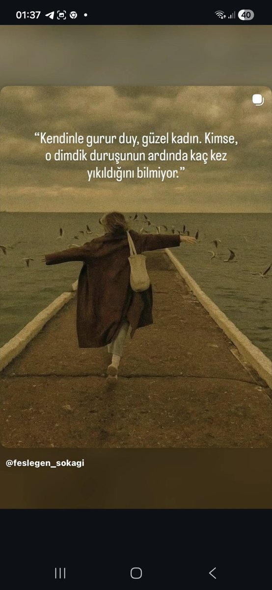 ikutlar's tweet photo. Zamanın her şeyi düzelttiğine inanmak, çoğu zaman bir tesellidir. Zaman geçer, insanlar değişir, hayat başka yerlere savurur ama söylenmiş bir sözün, yaşanmış bir eksikliğin ya da kırılmış yüreğin acı izi silinmez. İnsan, yaşadıklarıyla birlikte ilerler onları geride bırakmaz.... https://t.co/AfLHzRzLxU