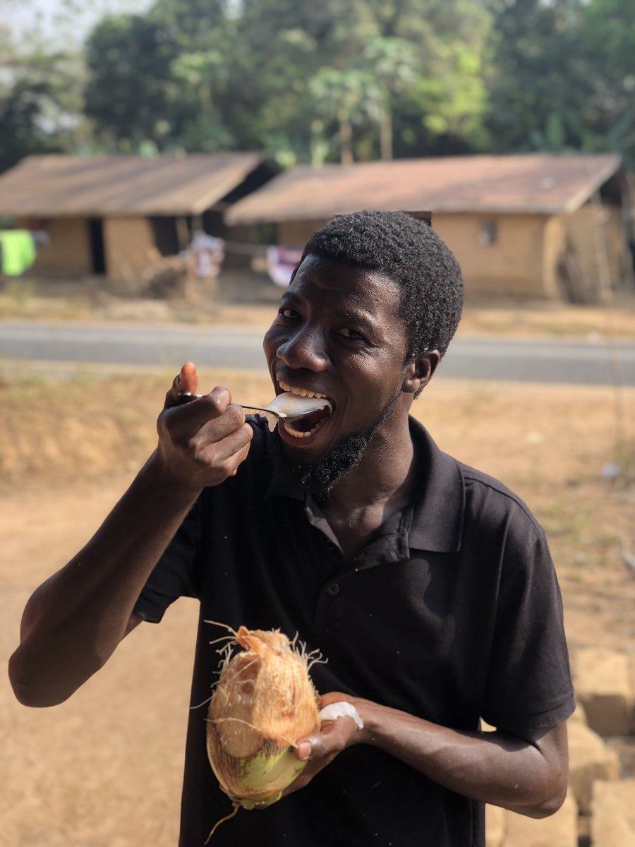 ChernorMomoh01's tweet image. We ate a dozen coconuts 🥥 for just NLe10 in the North 😯😳😁. We might stay here till after Ramadan lol 😂. #VisitTheNorth #ExploreSalone #CMK #Travelcreators