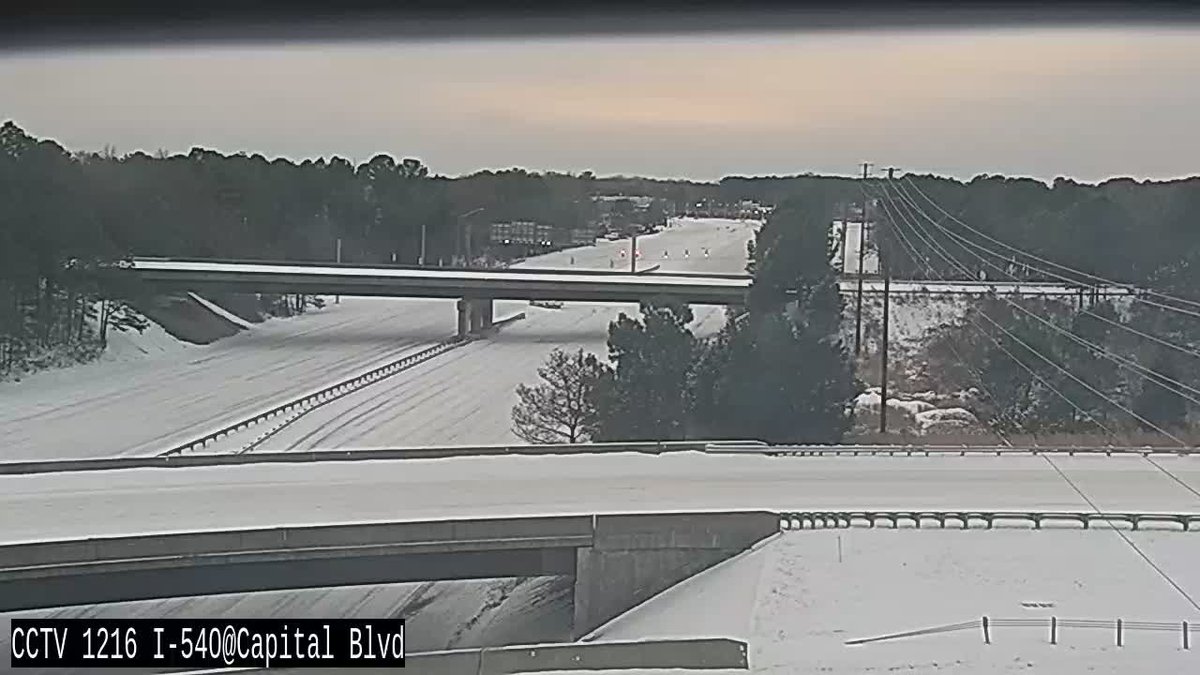 𝙎𝙩𝙖𝙮 𝙝𝙤𝙢𝙚 this morning unless it's an emergency or you are essential personnel. 

That's it. That's the message. 

#ncwx