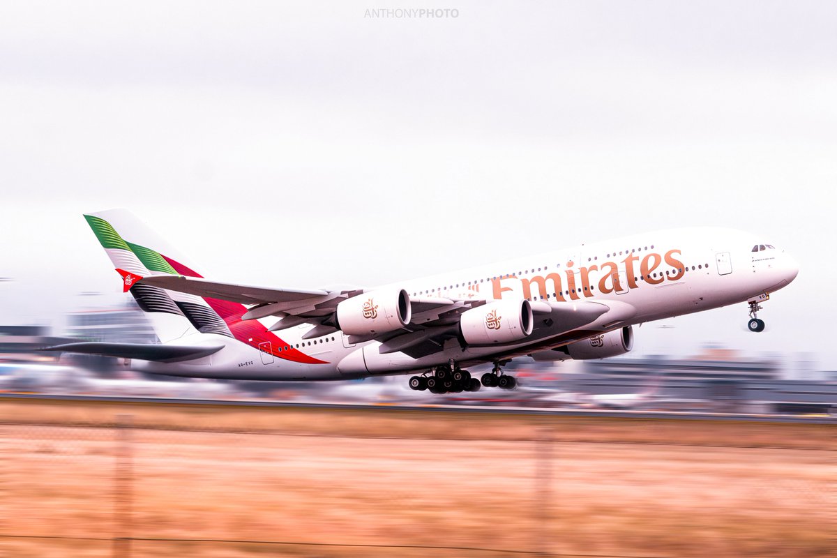 AnthCellin85014's tweet photo. @emirates King of the Sky's departing on RWY 16 in some cold Melbourne weather off to DXB
—————————————————
Airline: Emirates (EK/UAE)
Model: Airbus A380-800 (A380)
Call Sign: EK409
Flight Number: UAE67M
Registration: A6-EVG
—————————————————
#YMML #emirates #aviation https://t.co/eWrzLJdCow