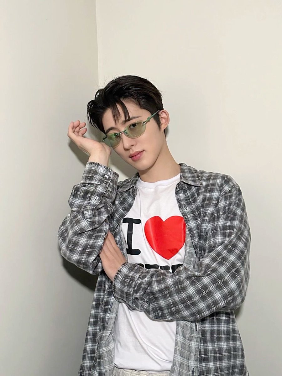 My diamonds, who always shine the brightest for me ✨✨

#iKON #아이콘 #HANBIN #비아이