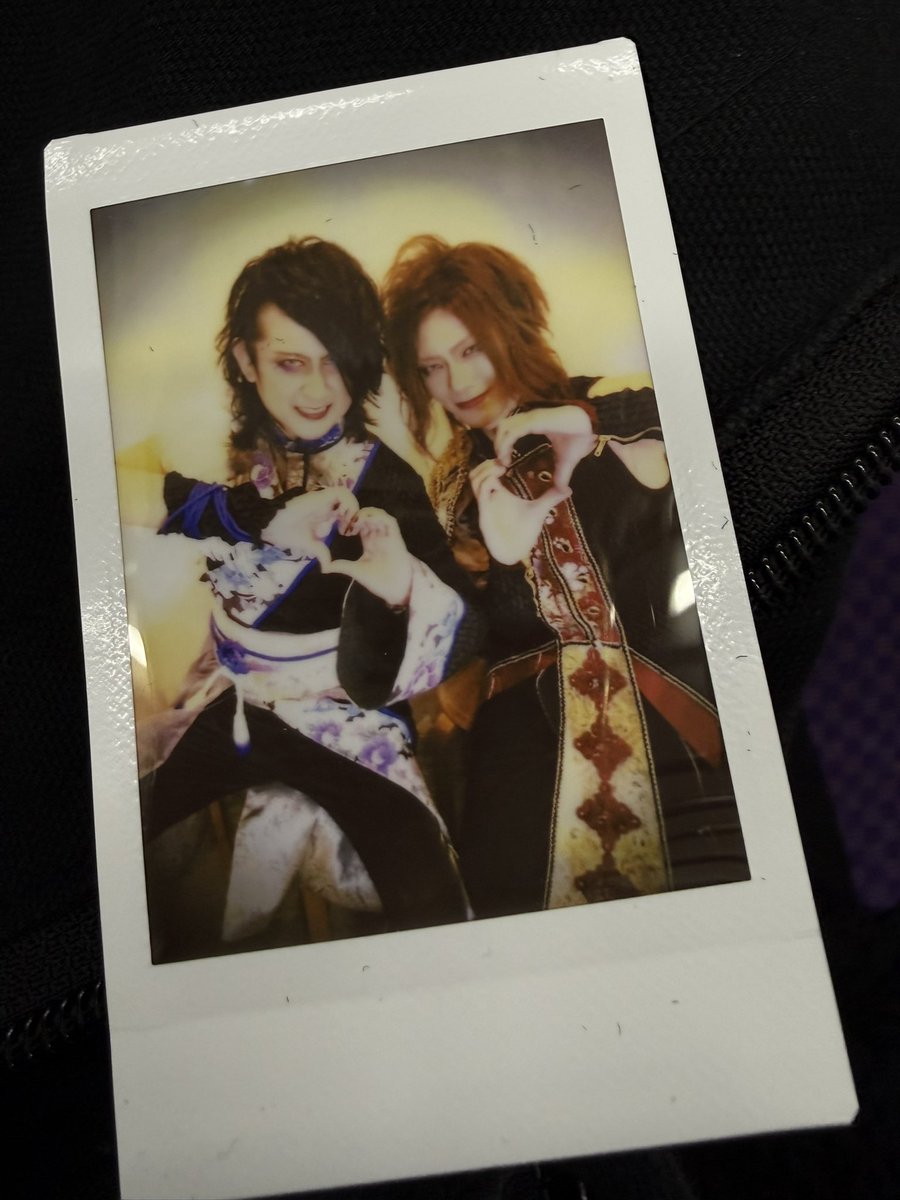 yukkachan0523's tweet photo. 今日はココ💙❤️天照和太鼓共演唯一祭でした💙❤️攻め攻めのセトリでめちゃくちゃ楽しかった😆太鼓バトルもカッコよかったし、天照は日本人の遺伝子の中に刻み込まれたものに🧩みたいにぴったりハマる🥹撮影会は青色と赤色チャージにしてもらったけど晃さん絶対この顔するんやもん🫶🏻
#天照
#amaterase https://t.co/fGrAoVY3hh