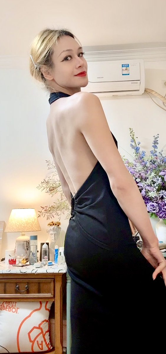 Trans Claudia in Shanghai tweet media