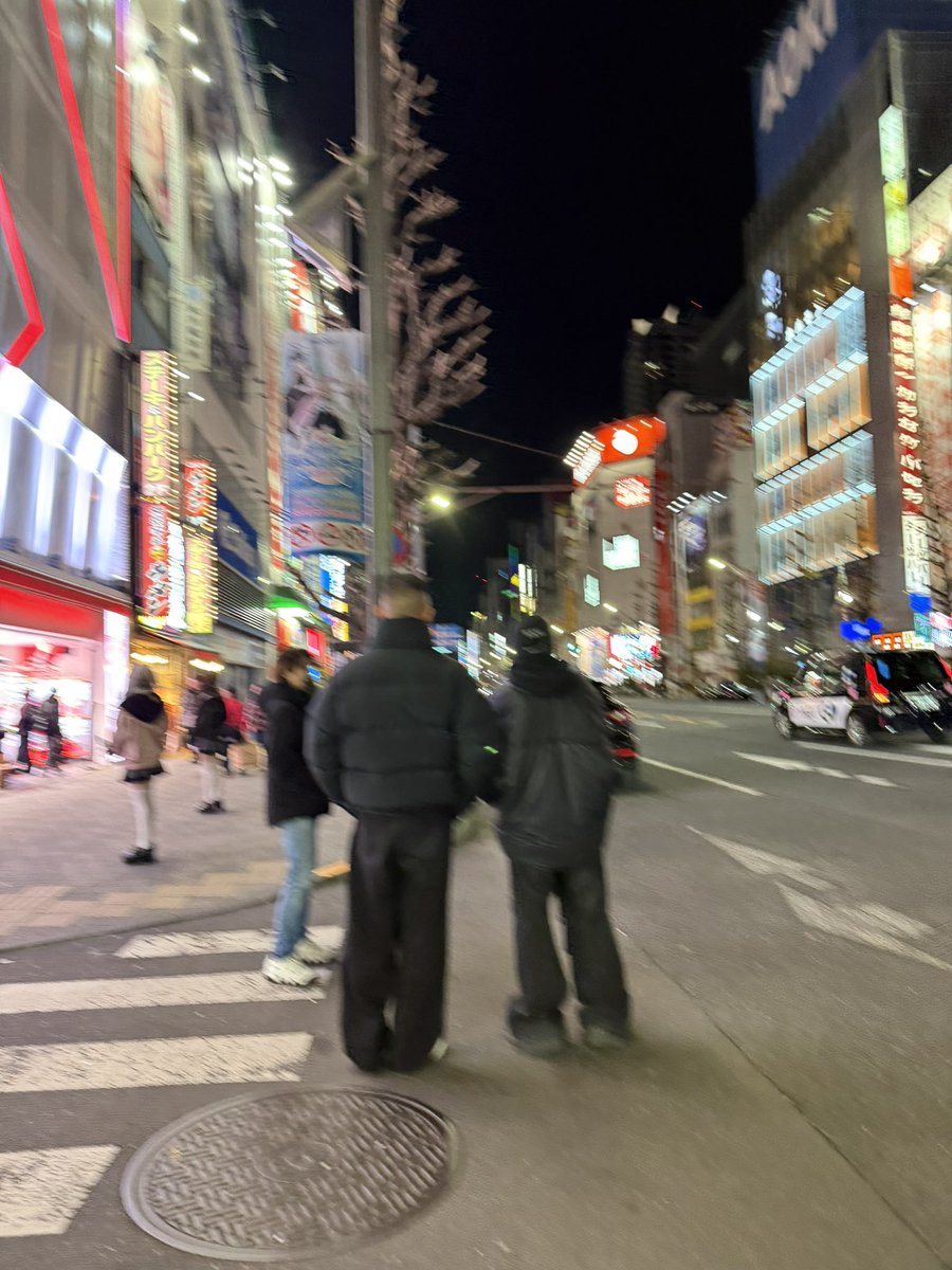 ちなみになぜこのポストを使ったか？Mがいたから。相変わらず車道に出て危ないのと客引きが補導の真ん中でやっていたので110番通報済です。
x.com/ayako_fox_tw/s…
