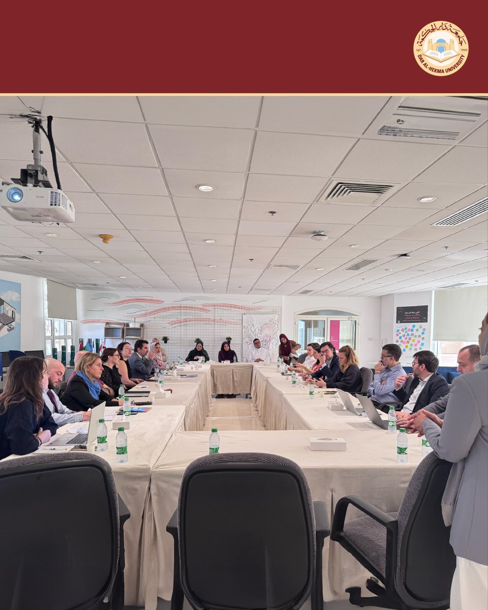 استضافت جامعة #دار_الحكمة 15 جامعة ومؤسسة تعليمية فرنسية مرموقة، وقدّمت الجهات المشاركة عرضًا موسّعًا للبرامج الأكاديمية والخدمات التعليمية المتنوعة التي تقدمها. وشهدت الفعالية حضور عدد من المسؤولين والأكاديميين، مع إبراز أهمية تطوير مسارات التعاون العلمي وتبادل الخبرات بين