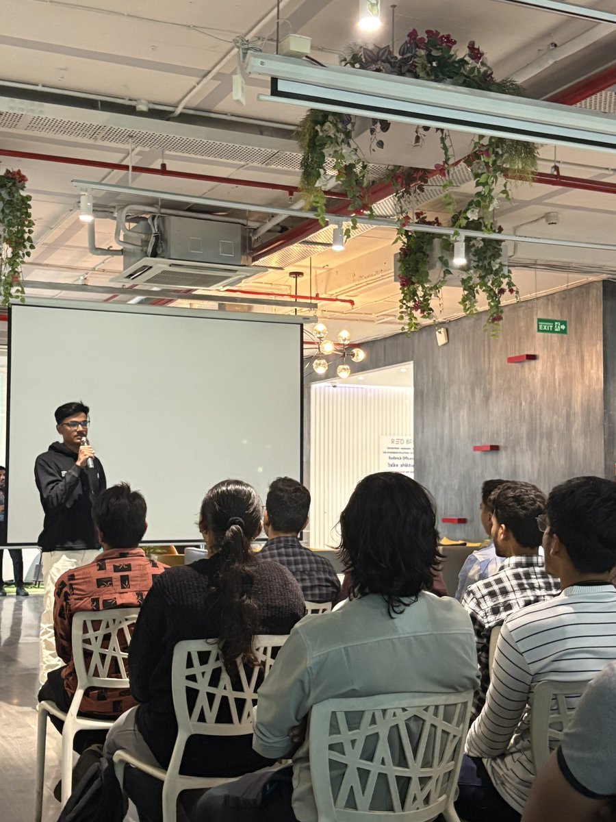 xYash0x's tweet photo. First event as part of the algo team and what a way to start 🚀
Loved being on the speaker panel and the conversations that followed.
#hackseries 3.0 is finally officially kicked off 🥳 !!! Compete. Let the builders build
Keep building
#Algorand @Algo_Bharat @AlgoFoundation https://t.co/rLUVFOemDW