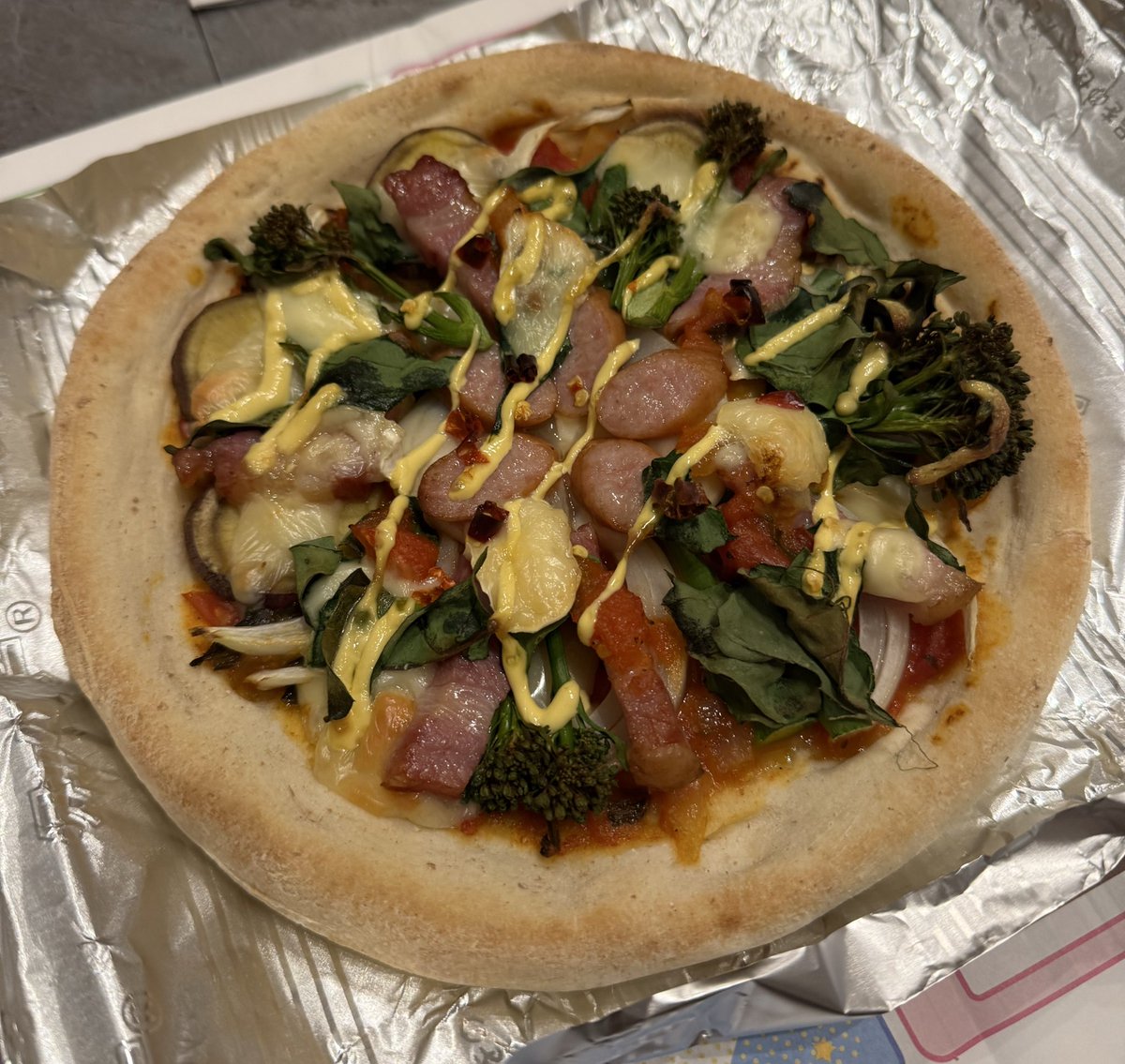 gladius_lily's tweet photo. 直売所で新鮮なお野菜を仕入れて、ピザパーティしたったぜ！！🍕
野菜うめえ🥦🥦🥦 https://t.co/GkpwBwnkgz