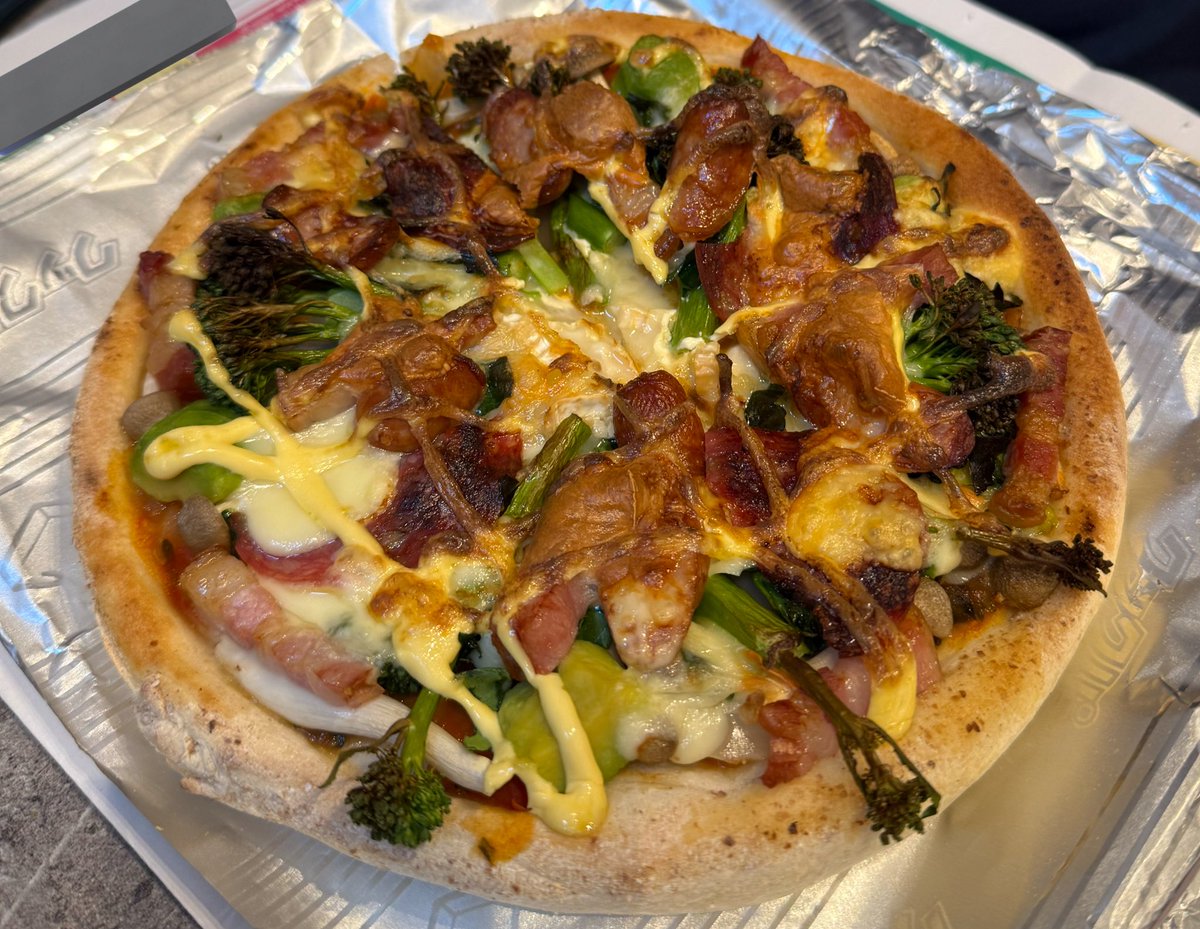 gladius_lily's tweet photo. 直売所で新鮮なお野菜を仕入れて、ピザパーティしたったぜ！！🍕
野菜うめえ🥦🥦🥦 https://t.co/GkpwBwnkgz