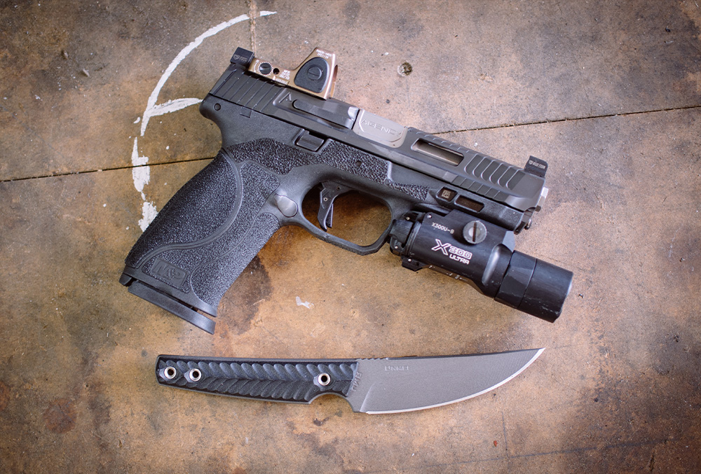 Firearms_Depot's tweet image. What’s in your EDC today? Today We're rockin' the reliable Smith &amp;amp; Wesson M&amp;amp;P 9mm paired with a sleek fixed-blade RMJ Kwaiken knife — ready for anything. What’s your go-to? 🔫🔪 #EDC #SmithAndWesson #KwaikenKnife #EverydayCarry #FirearmsDepot