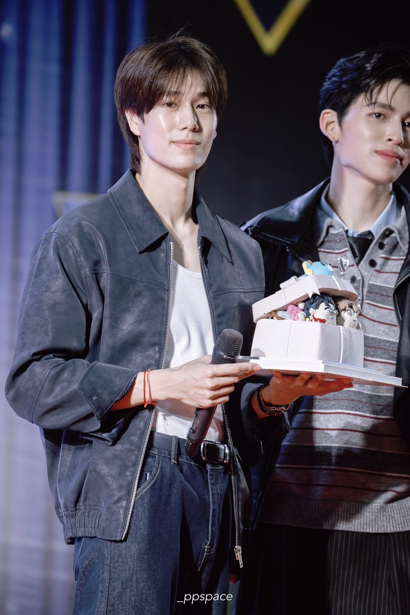 ภูวินน่ารักจริงๆนะ ยิ่งหน้าสดยิ่งน่ารัก 🤍✨

THE GOOD YEAR OF POND

#Happy25thPondDay
#ปอนด์ภูวินทร์ #phuwintang