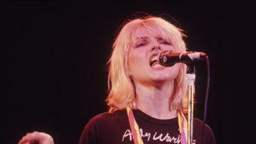 TheExtremeMusi1's tweet image. Who has the BEST voice of these female rock stars in your opinion? 🎶🎸

• Stevie Nicks
• Joan Jett
• Debbie Harry
• Ann Wilson