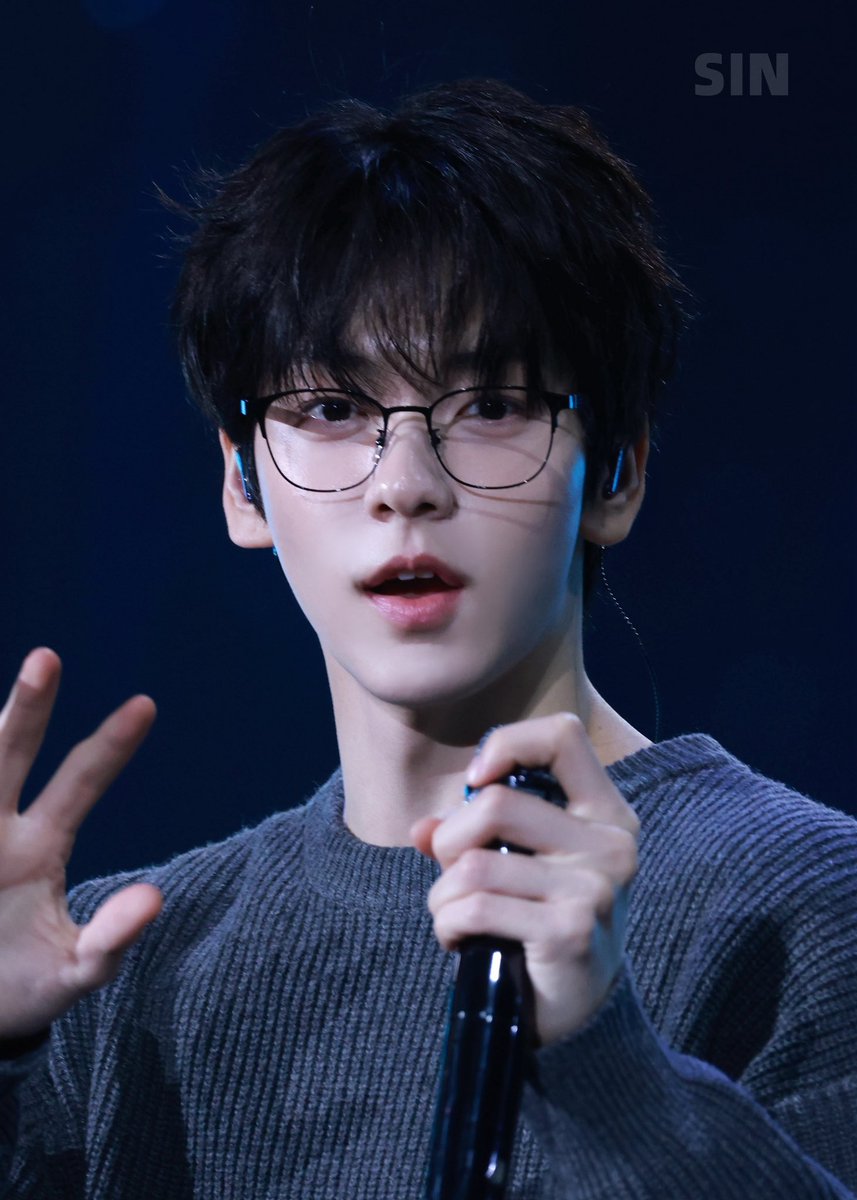 twelve05cm's tweet photo. soobin seriously has such a perfect face. his bone structure is just too good. it's sharp and soft in all the right places and it's just so. SOLID. his visuals are insane. it's like his face was sculpted into perfection. literally how can someone just look like THIS and be real?? https://t.co/DdSNc1QQe2