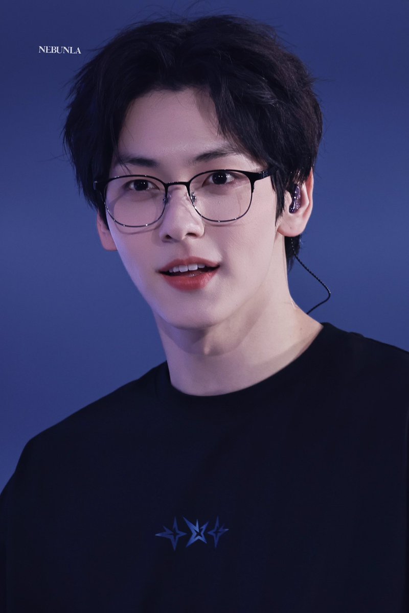 twelve05cm's tweet photo. soobin seriously has such a perfect face. his bone structure is just too good. it's sharp and soft in all the right places and it's just so. SOLID. his visuals are insane. it's like his face was sculpted into perfection. literally how can someone just look like THIS and be real?? https://t.co/DdSNc1QQe2