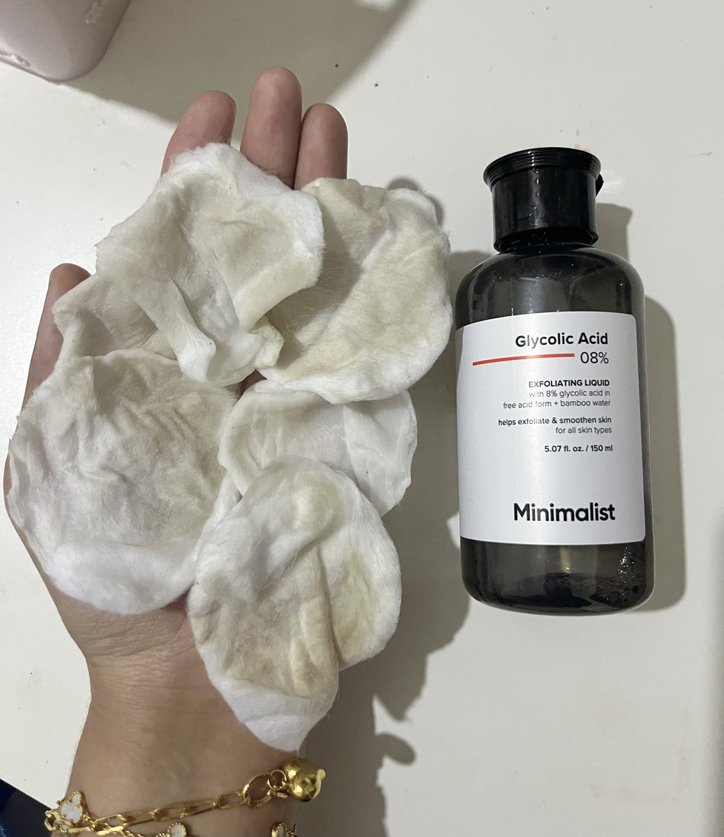 theothermimi_'s tweet photo. Okay jujur, siapa yang mula2 ajar mix Nivea tin biru + glycolic acid ni??? I nak doakan traffic light dia sentiasa hijau SEBAB MENJADI YEEE PUTIH MELEPAK DAH KETIAKK AKU 😭😭 https://t.co/St30a0b1lv