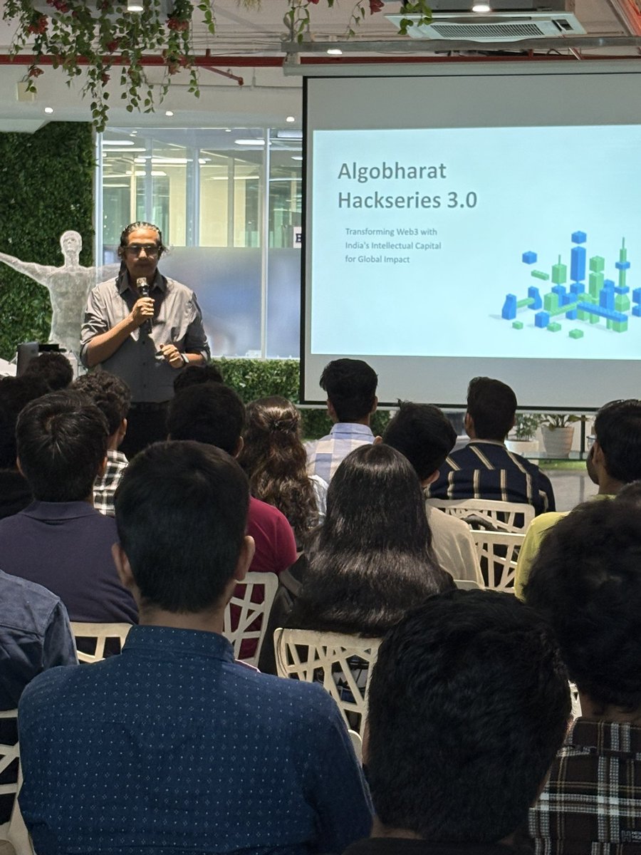 xYash0x's tweet photo. Those who attended @niikkhhiil sir’s talk can relate 👀
Prof. Nikhil on stage = full attention
Me in my own class = collective sleep mode 😴 #Algorand #hackseries @Algo_Bharat @AlgoFoundation https://t.co/rPJsiKMFXo
