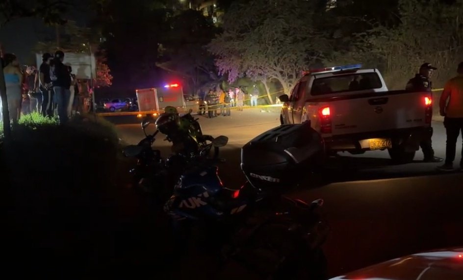 #Urgente Dos hombres fueron asesinados en #Bucaramanga. Los hechos ocurrieron en el barrios San Rafael y San Francisco. #Policía investiga los homicidios.