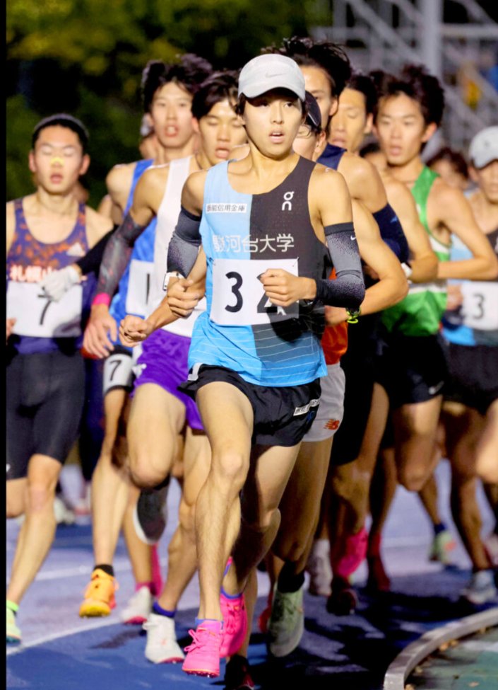 AizawaY4649's tweet photo. コモディイイダ陸上競技部 

新卒採用予定選手のお知らせ

青山学院大学陸上競技部所属の宇田川瞬矢選手を採用することをお知らせいたします。
宇田川選手は、箱根駅伝において三連覇すべての大会に出場した実績を持ち、
5000メートル13分37秒77、10000メートル27分49秒90、
ハーフマラソン1時間2分20秒の記録を有する、日本トップクラスの長距離選手です。
箱根駅伝、出雲駅伝、関東インカレ、日本学生個人選手権など、主要大会において安定した成績を残してきました。
また同時に、駿河台大学出身の
28分台ランナーである長田選手も採用いたします。
当社は、2020年から2024年までニューイヤー駅伝に出場しておりましたが、直近2大会は予選���退が続いております。
今回の新人選手加入を契機にチーム力の強化を図り、ニューイヤー駅伝への出場権獲得、ならびに上位進出を目標に取り組んでまいります。