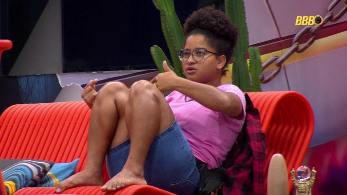 choquei's tweet image. Milena: “Eu vi Harry Potter porque todo mundo falava de Harry Potter. Detestei. Terrível. Todos os filmes giram em torno do Voldemort, do cara querendo pegar o moleque. Não tem sentido!” #BBB26