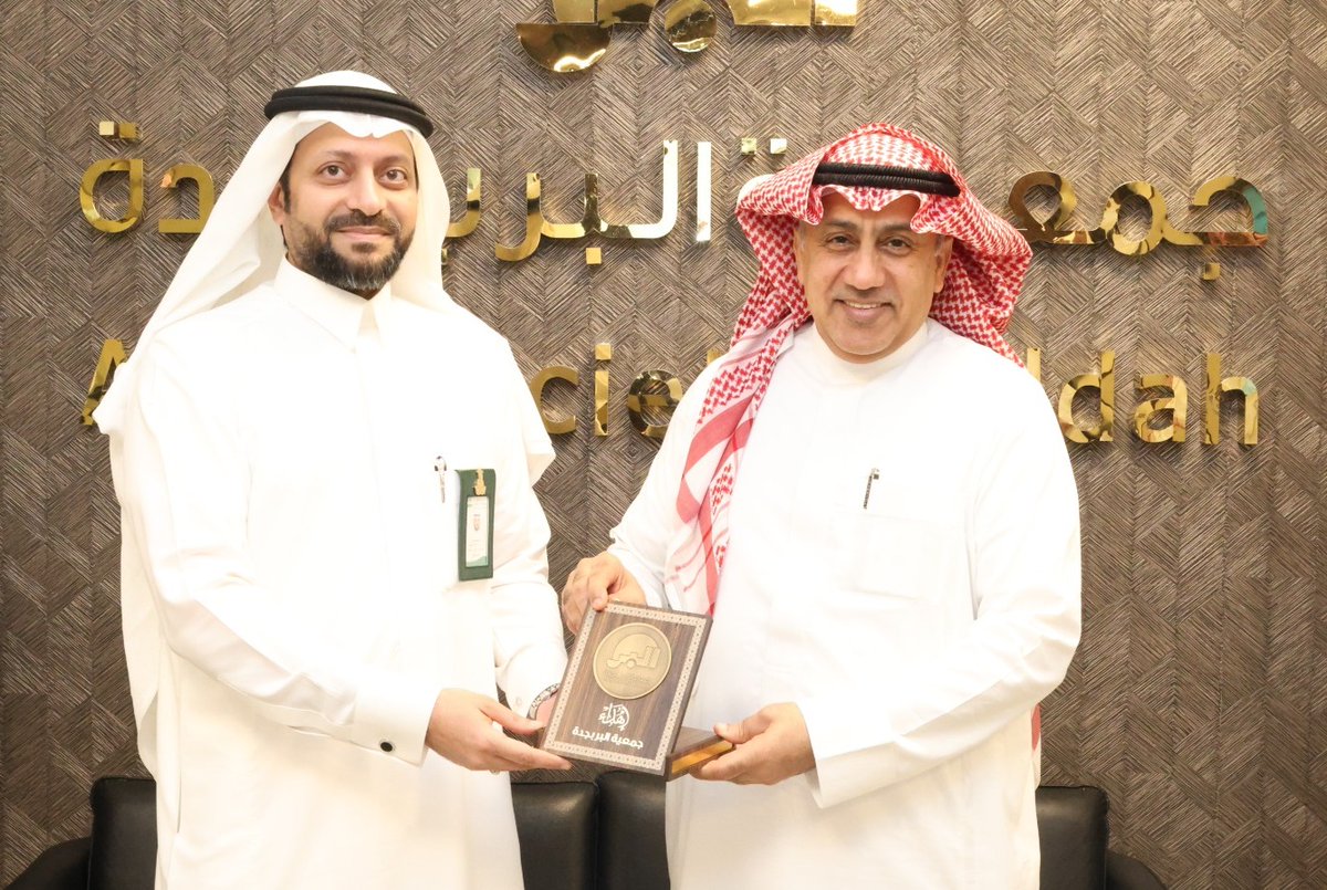albirjeddah's tweet photo. زار وفد من كلية الحاسبات وتقنية المعلومات ب #جامعة_الملك_عبدالعزيز برئاسة عميد الكلية أ.د. إياد بن عدنان كاتب #بر_جدة وبحث مع الرئيس التنفيذي م. محي الدين حكمي وعدد من مسؤولي الجمعية سبل تعزيز التعاون بين الجانبين من خلال تدريب أبناء الجمعية من الأيتام وإثراء قدراتهم، بما يساهم في تمكينهم من بناء مستقبلهم، ليساهموا بفاعلية في مسيرة النمو والازدهار.