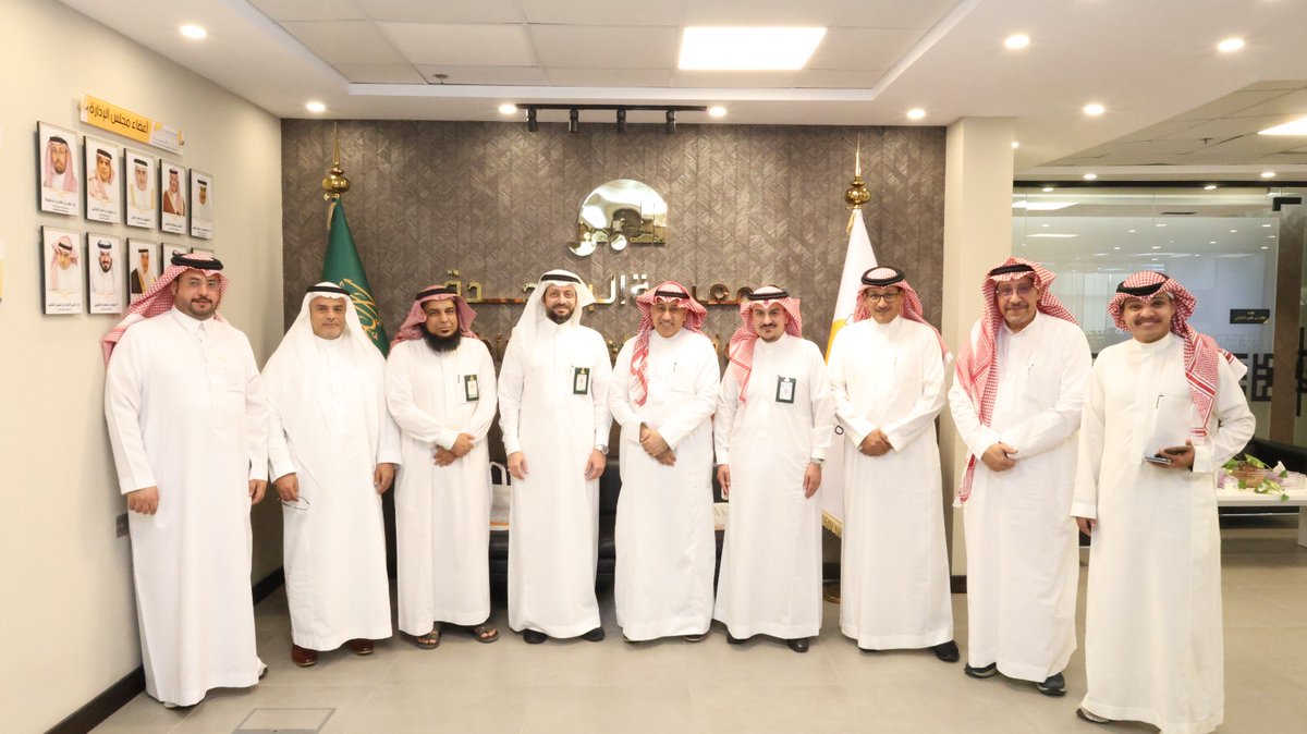 albirjeddah's tweet photo. زار وفد من كلية الحاسبات وتقنية المعلومات ب #جامعة_الملك_عبدالعزيز برئاسة عميد الكلية أ.د. إياد بن عدنان كاتب #بر_جدة وبحث مع الرئيس التنفيذي م. محي الدين حكمي وعدد من مسؤولي الجمعية سبل تعزيز التعاون بين الجانبين من خلال تدريب أبناء الجمعية من الأيتام وإثراء قدراتهم، بما يساهم في تمكينهم من بناء مستقبلهم، ليساهموا بفاعلية في مسيرة النمو والازدهار.