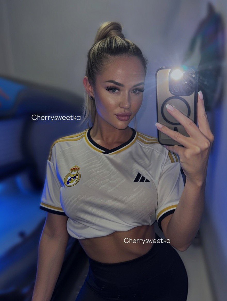 cherrysweetka's tweet photo. Madridistas, patrzcie tu 😏 Koszulka zostaje… reszta znika na telgramie…👇   

#HalaMadrid https://t.co/9mOPpWVSQK