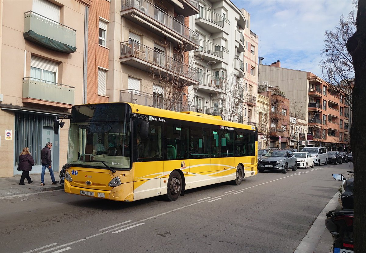 Un ex-autobus de #Tugsal ¿?en #MolinsDeRei, haciendo una linea gratuita por la fiesta de la #Candelera ...no estoy seguro, es un ex- <a href="/direxis_es/">@direxis_es</a> ? <a href="/solerisauret/">Soler i Sauret, SA.</a>