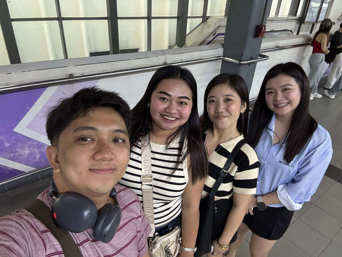 allyzestrd's tweet photo. reunited high school besties 💗 https://t.co/LYFya5e34z