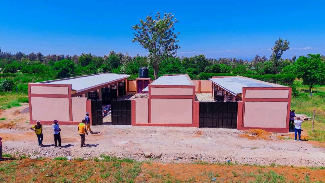 This can effectively fit on a 100x100 plot.

Each block with 5 squeezed Bedsitters each at ksh. 6500 rent.

With a 100 percent occupancy rate, we're talking about 100gs pm.

Take that loan, buy that piece of land, build those plots.

If you win it's okay, otherwise real men die