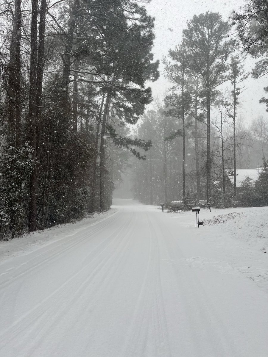 kphillips12's tweet photo. @katcampbellwx 5.5” of snow @VOPNC @PinehurstResort https://t.co/CtafVsUkgY